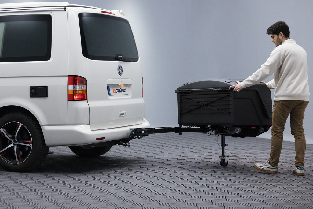 Towbox Camper Alpha LED nero (corto) - box portabagagli da gancio di traino