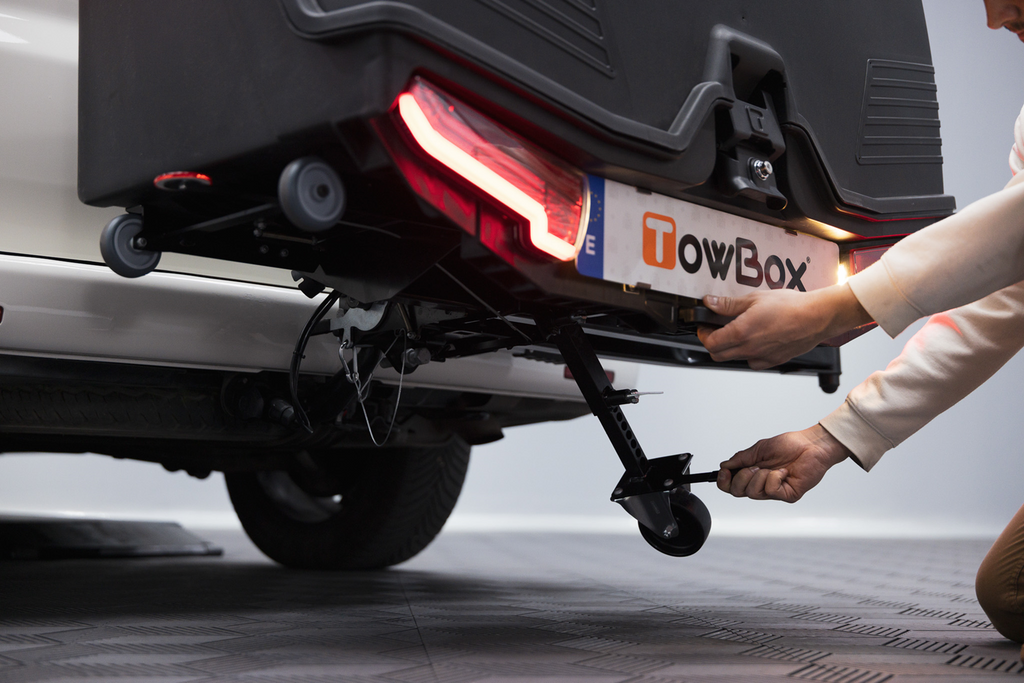 Towbox Camper Alpha LED nero (corto) - box portabagagli da gancio di traino