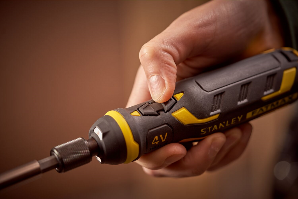 Avvitatore a batteria STANLEY 4V con caricabatterie e punte