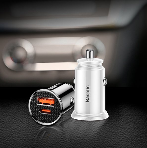 Caricabatterie da auto BASEUS circolare in plastica con porte USB-A e USB-C da 30 W.