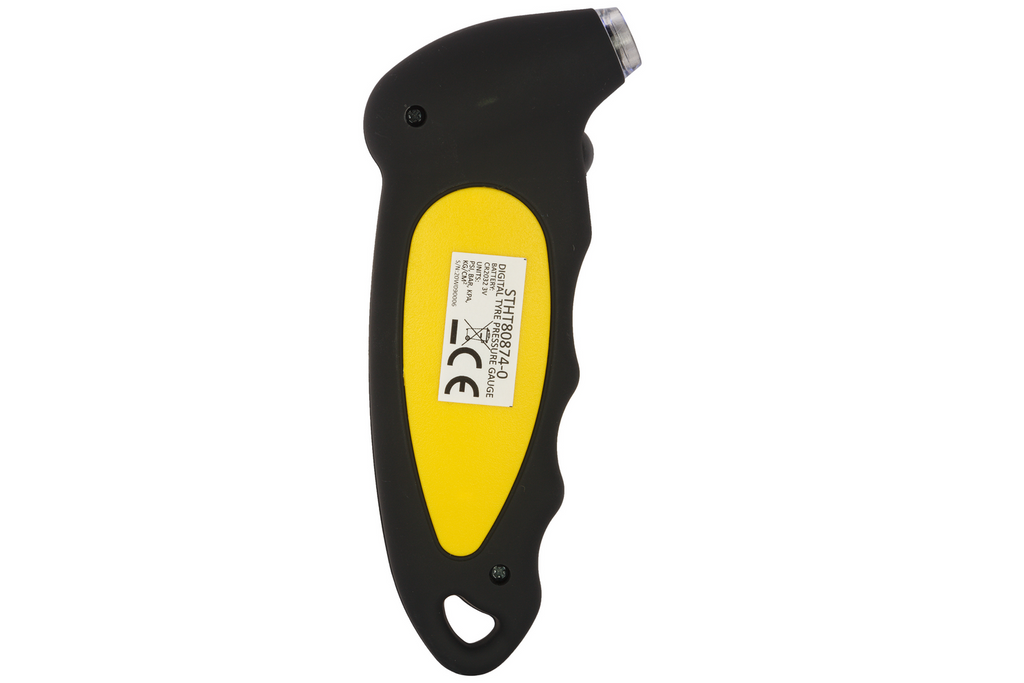 Manometro digitale per pneumatici STANLEY Automotive con intervallo di misurazione da 0 a 6,2 bar.