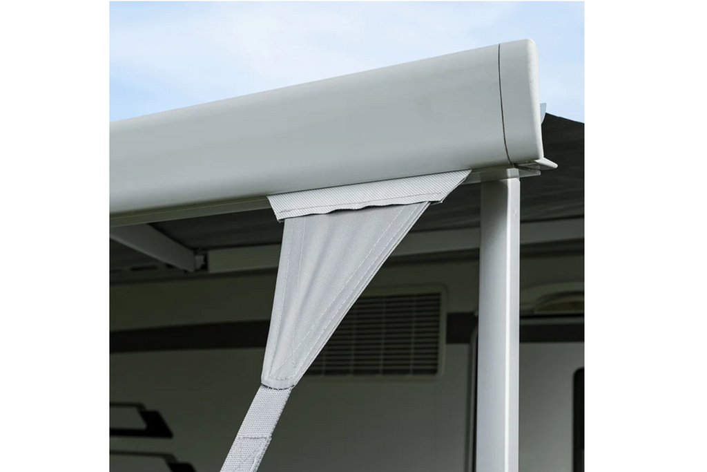 Set di due cinghie antivento ProPlus 361729 fissate a una guida per tendalino da 2x4,8 m.