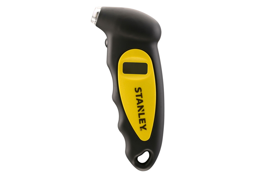 Manometro digitale per pneumatici STANLEY Automotive con intervallo di misurazione da 0 a 6,2 bar.