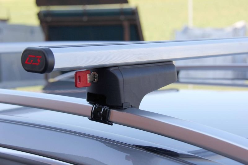 Portapacchi universale G3 CL 60.110 per barre longitudinali in alluminio tradizionali e integrate.