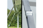 Set di due cinghie antivento ProPlus 361729 fissate a una guida per tendalino da 2x4,8 m.
