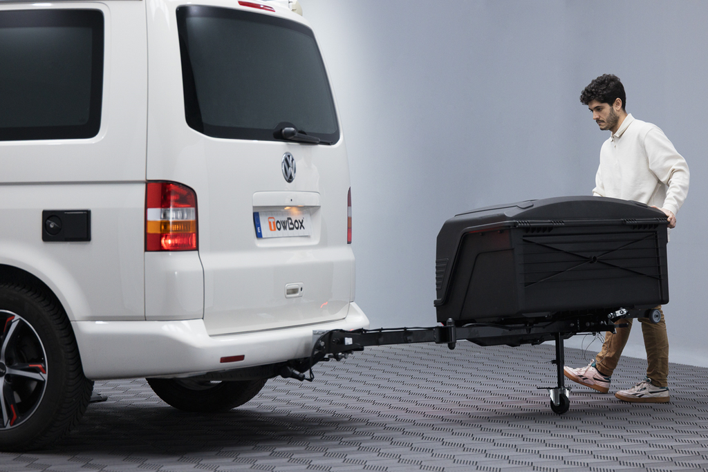 Towbox Camper Alpha LED nero (corto) - box portabagagli da gancio di traino