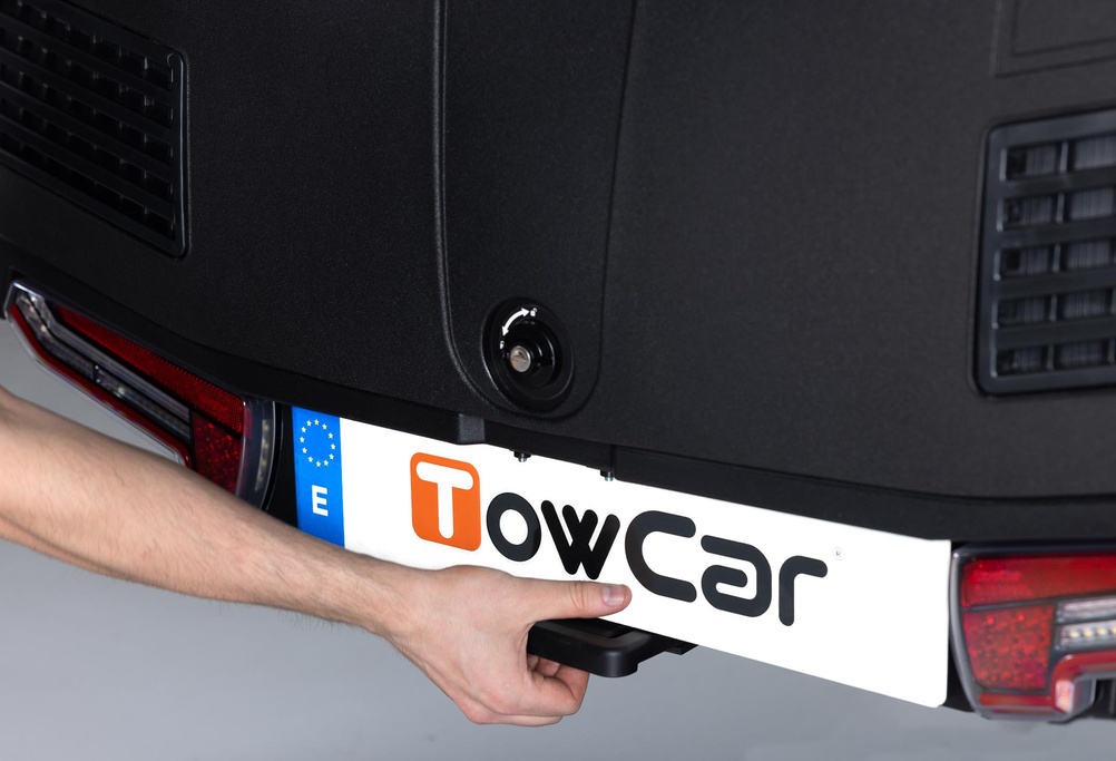 Towbox V3 Black LED Edition - box portabagagli da gancio di traino
