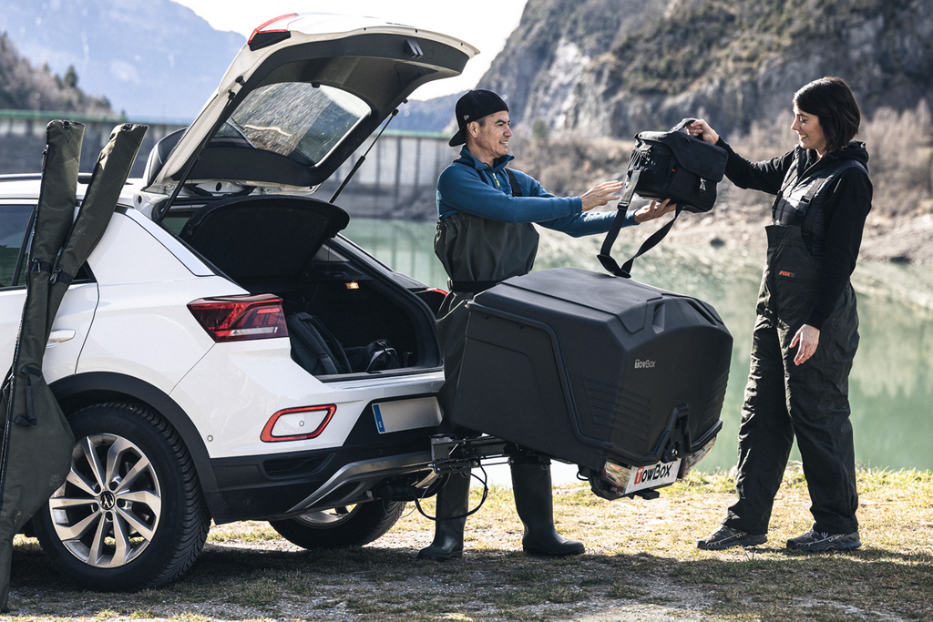 Towbox Alpha urban nero - box portabagagli da gancio di traino